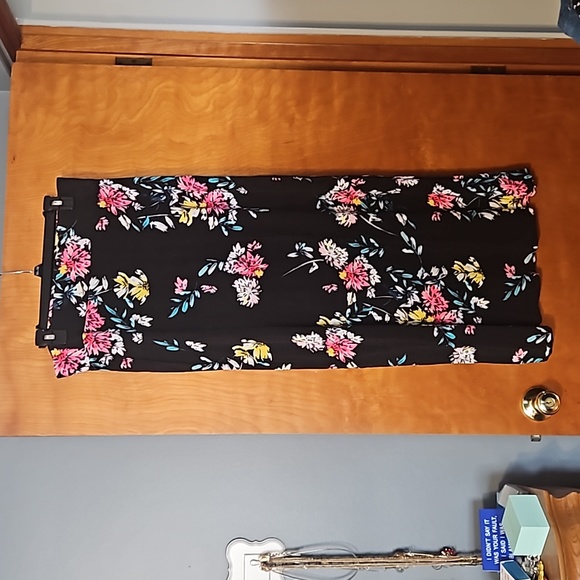 A.N.A. Black floral maxi skirt with side slits size large - Picture 2 of 7